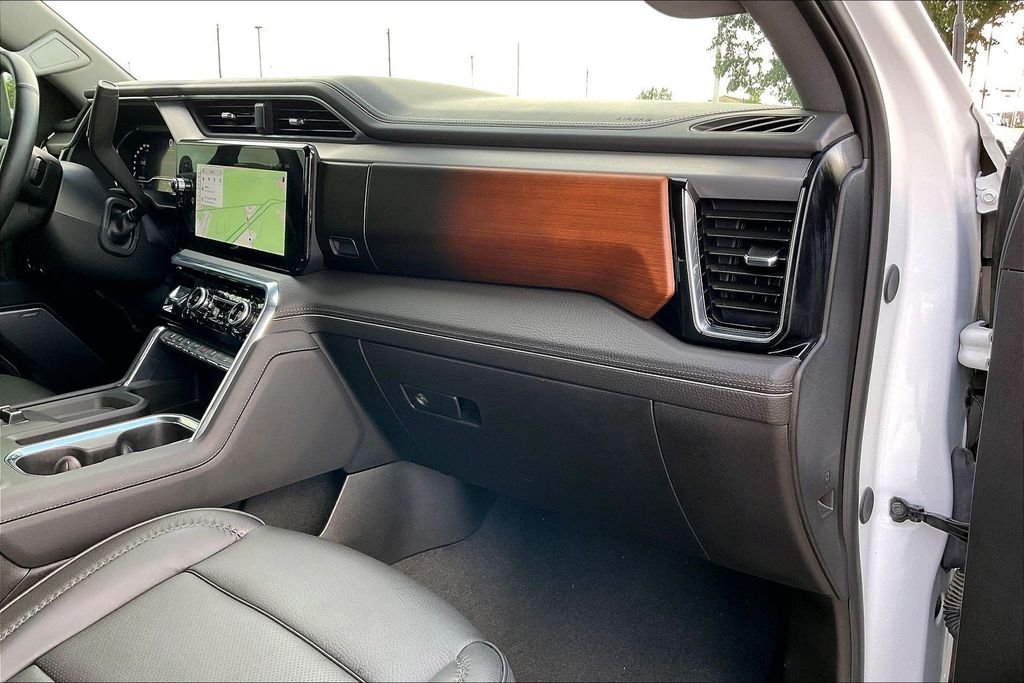 Used 2025 White GMC Denali image 23
