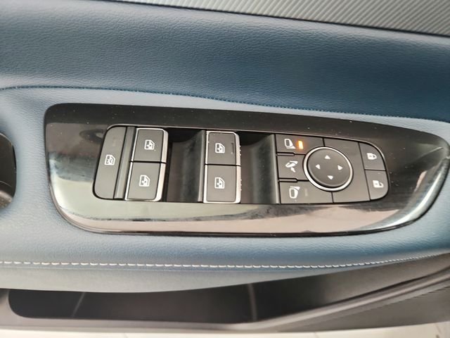 Used 2025 White Nissan Platinum image 34
