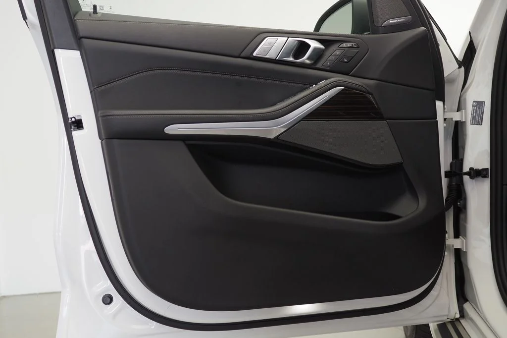Certified Used 2026 Mineral White Metallic BMW xDrive40i image 6