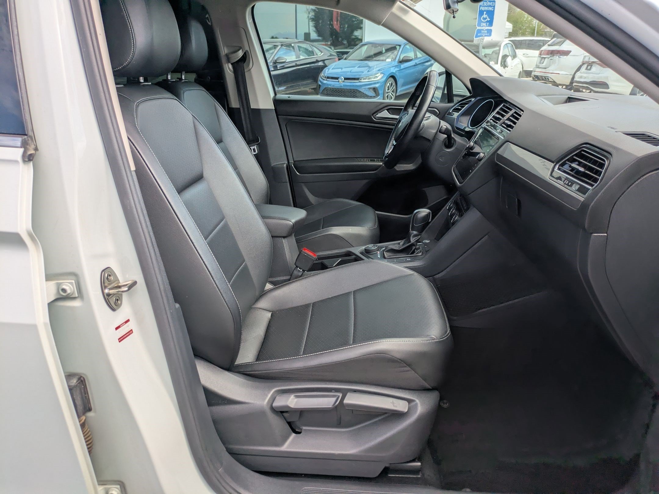 Used 2018 Pure White Volkswagen SEL image 29