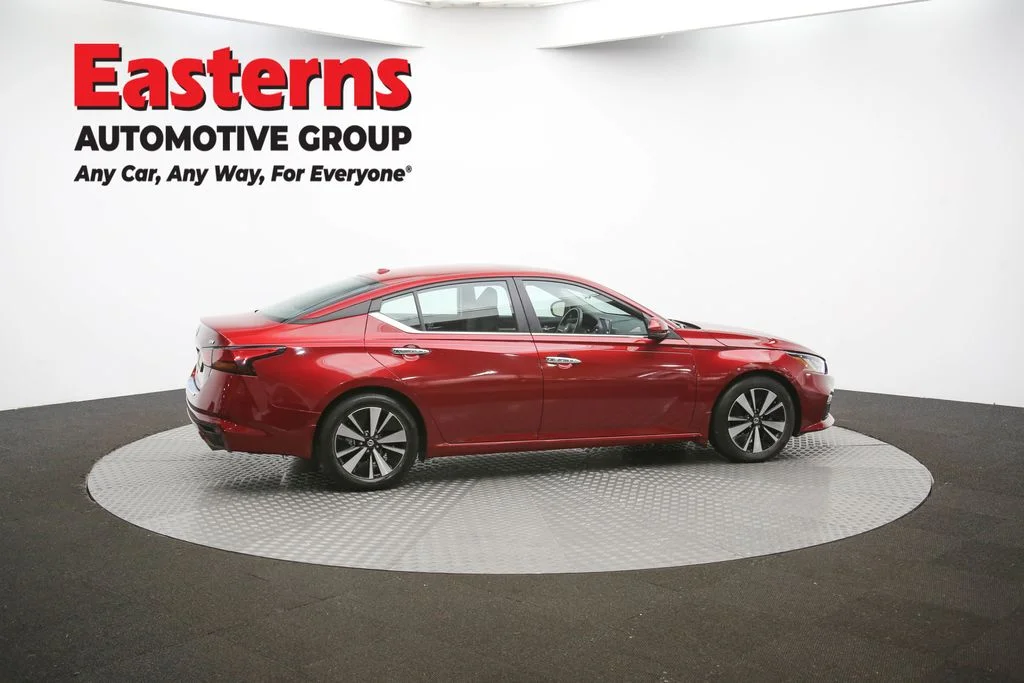 Used 2021 Red Nissan 2.5 SV image 43