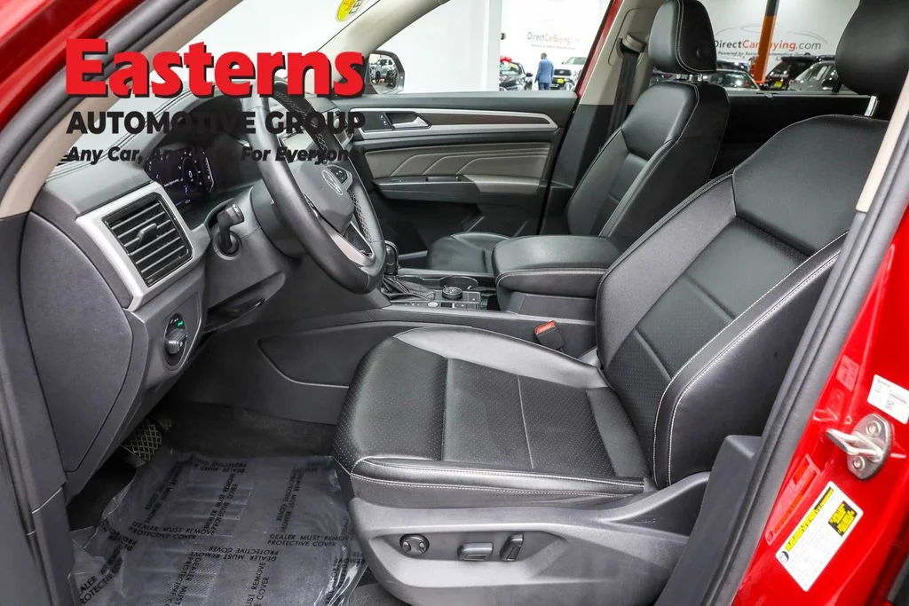 Used 2022 Red Volkswagen 3.6L V6 SE w/Technology image 14
