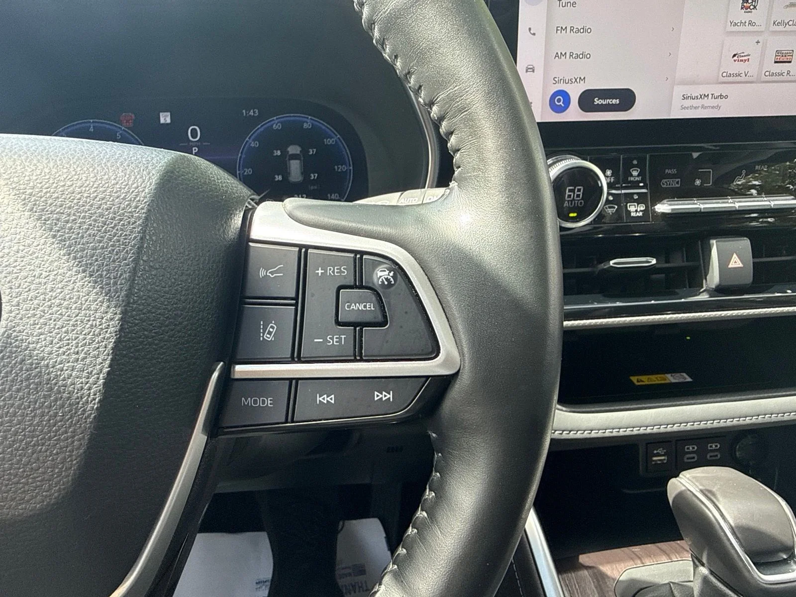 Used 2024 Pearl Toyota Platinum image 27