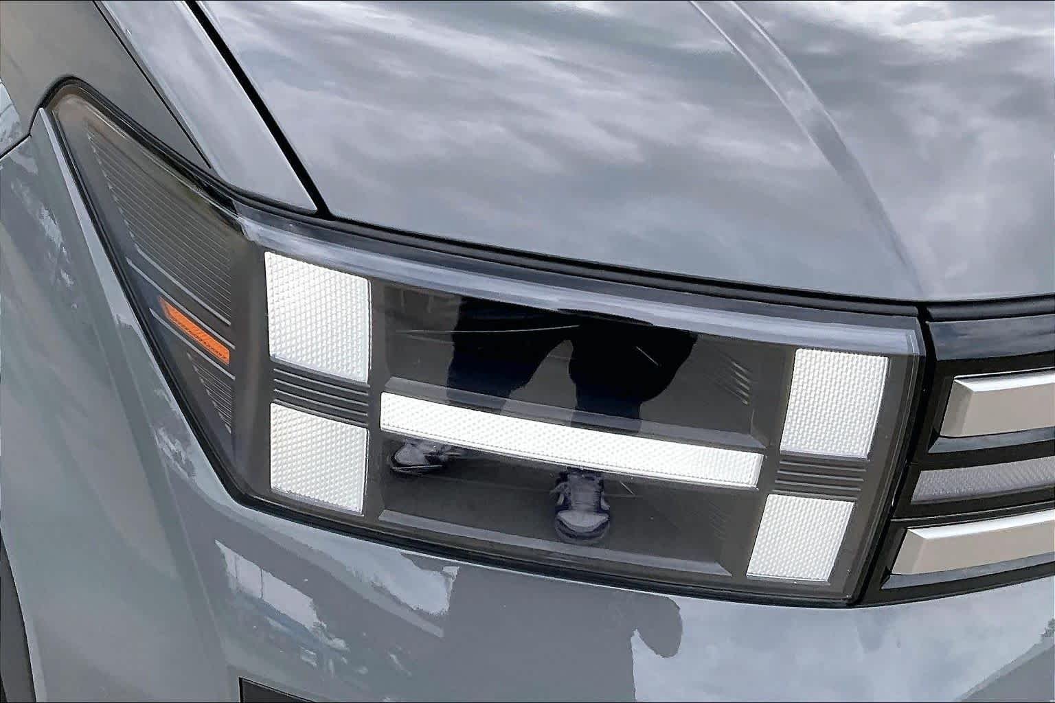 Used 2025 Hampton Gray Hyundai SEL image 26
