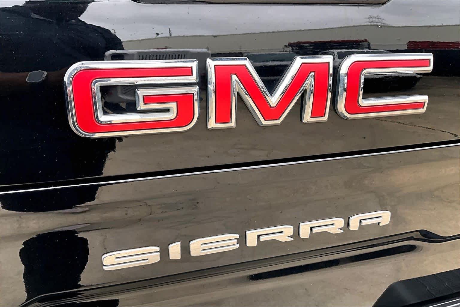 Used 2025 Onyx Black GMC SLT image 31