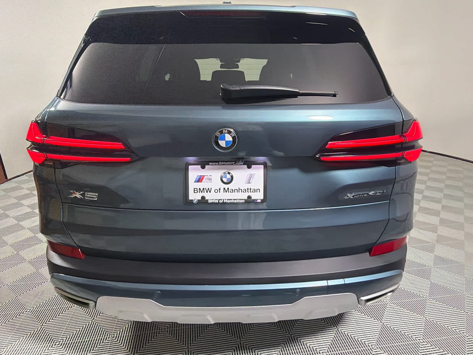 Used 2024 Blue Ridge Mountain Metallic BMW xDrive40i image 4