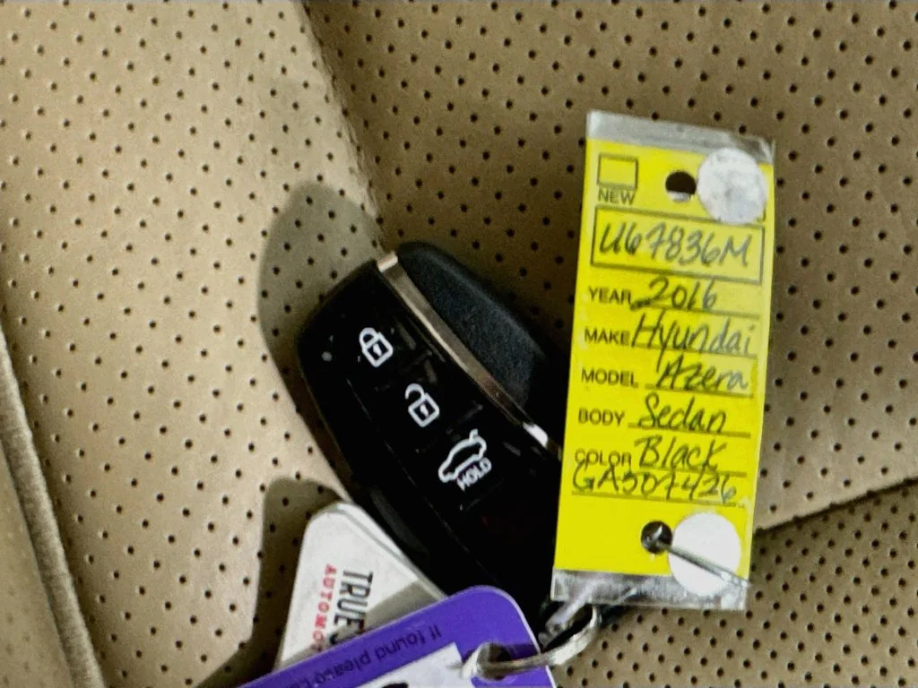 Used 2016 Black Hyundai Base image 36
