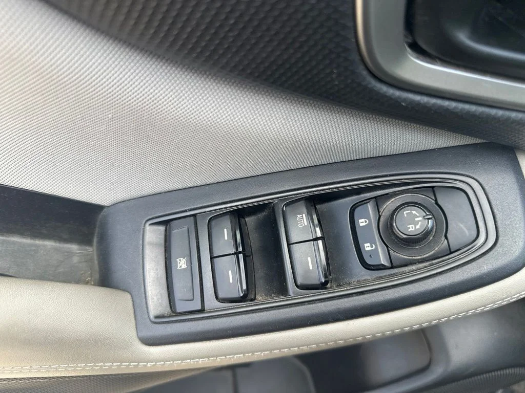 Used 2019 Black Subaru Base image 7