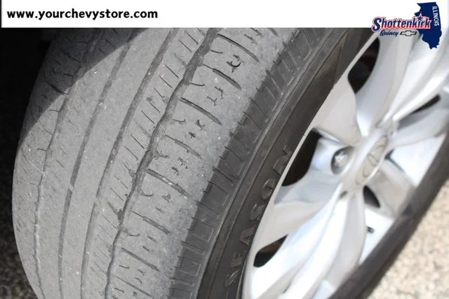 Used 2019 Black Chrysler Touring L image 7