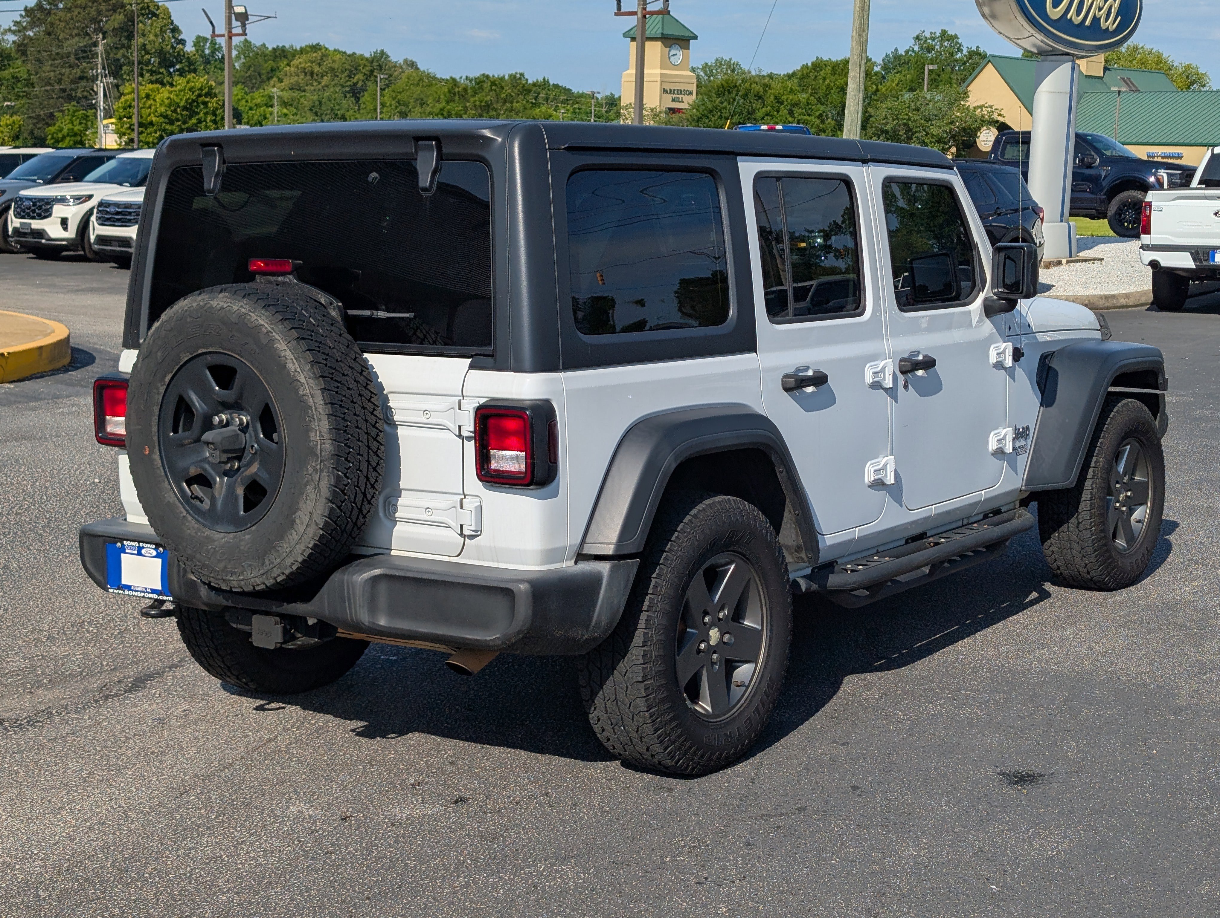 Used 2018 White Jeep Sport image 44
