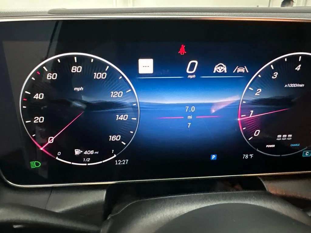 New 2027 White Mercedes-Benz GLC 300 image 15