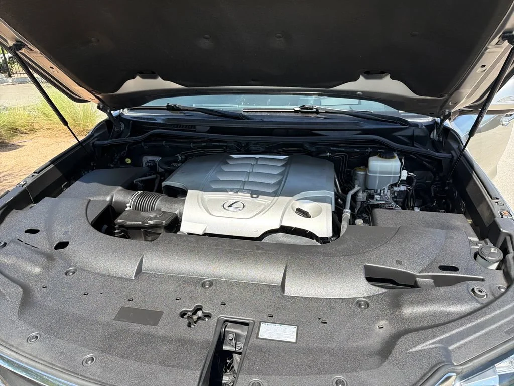 Used 2017  Lexus LX 570 image 20