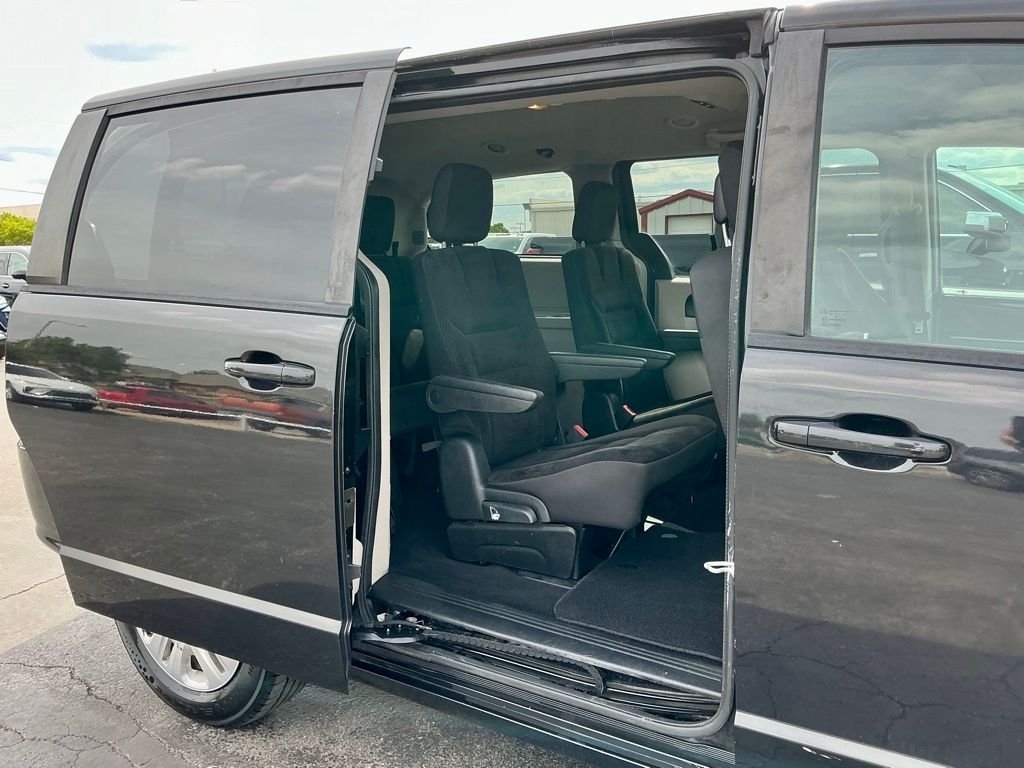 Used 2018 Black Dodge SE image 25