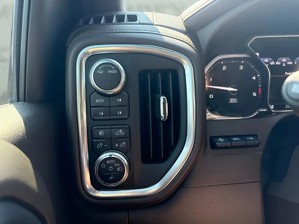 Used 2020 WHITE FROST TRICOAT GMC Denali image 24