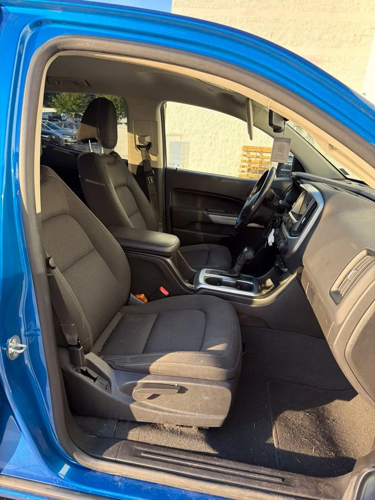 Used 2021 Blue Chevrolet LT image 4