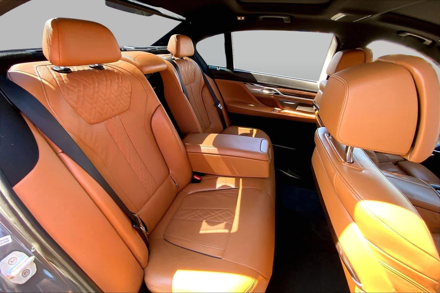 Used 2020 Bemina Grey Amber Effect BMW 750i xDrive image 18