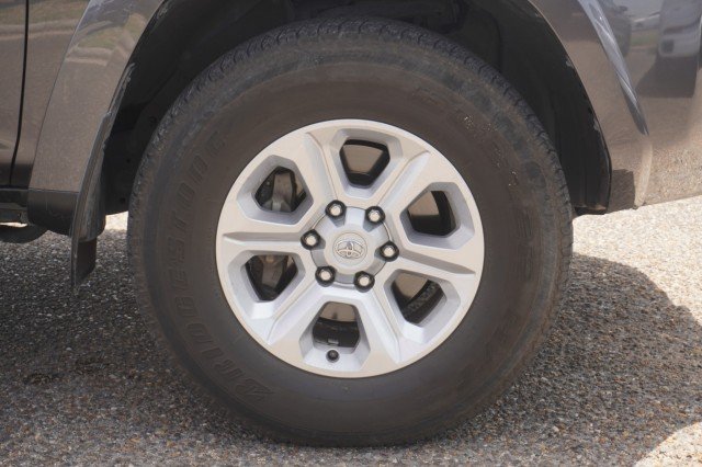 Used 2022  Toyota SR5 Premium image 5