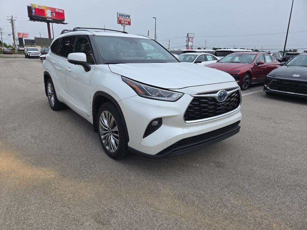 Used 2023 Wind Chill Pearl Toyota Hybrid Platinum image 1