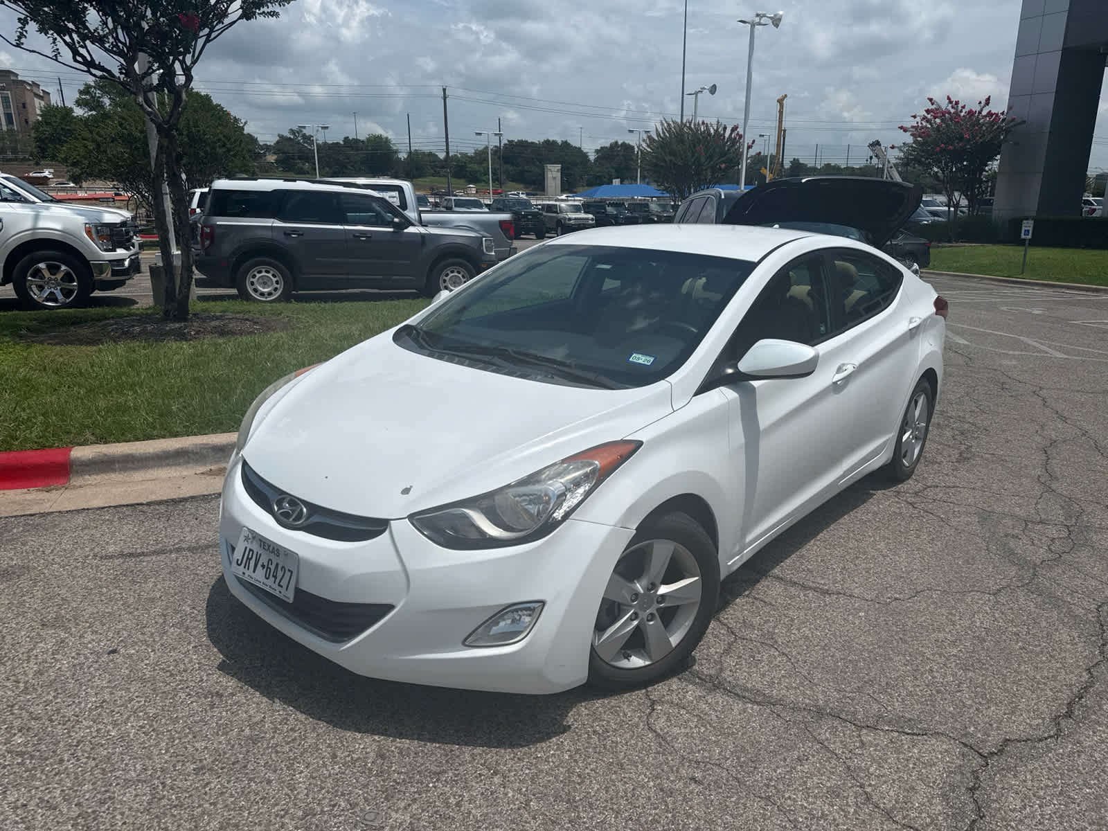 Used 2013 Shimmering White Hyundai GLS image 3