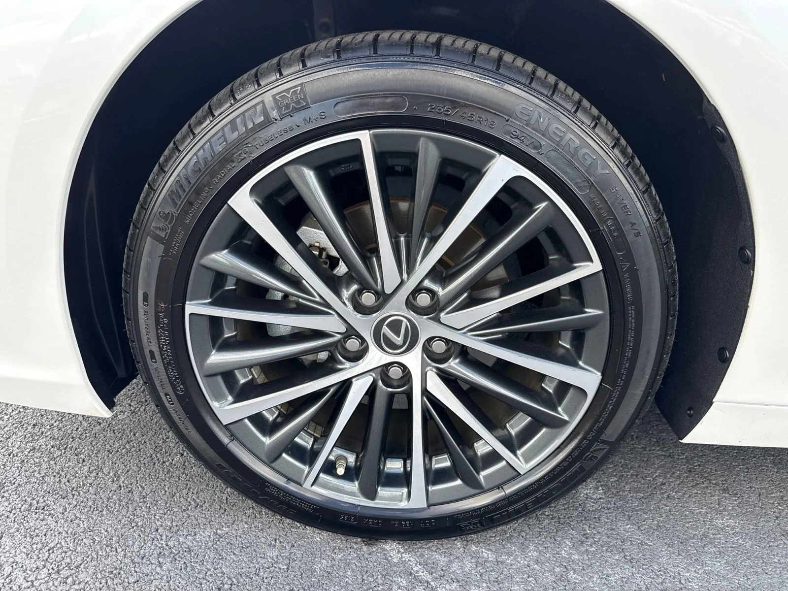 Used 2025 White Lexus 300h image 25