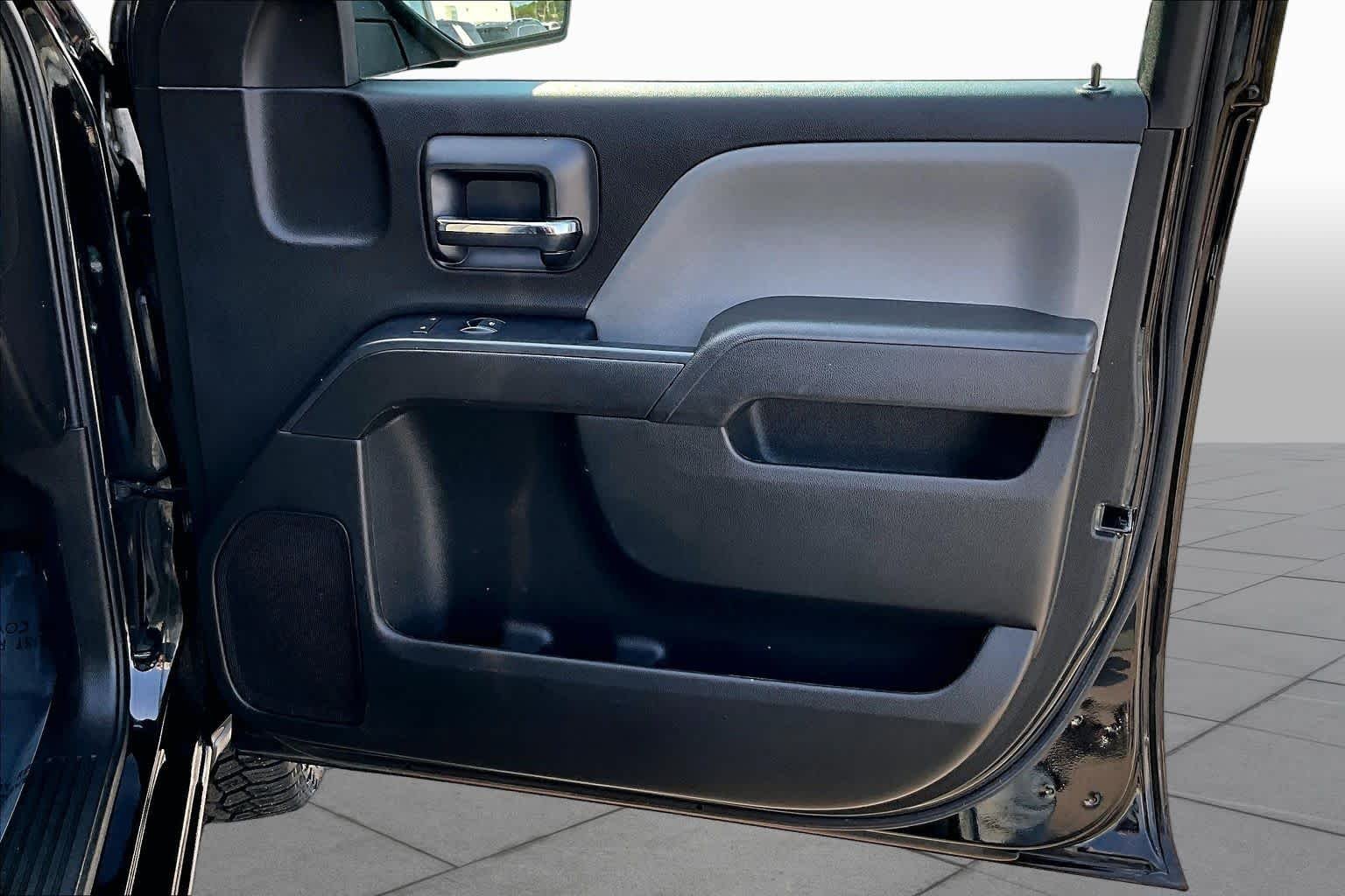 Used 2018 Black Chevrolet Custom image 22