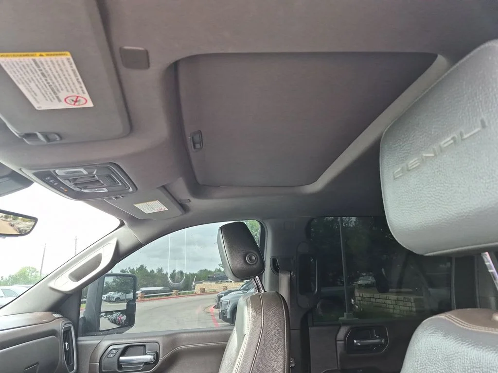 Used 2020 White GMC Denali image 29