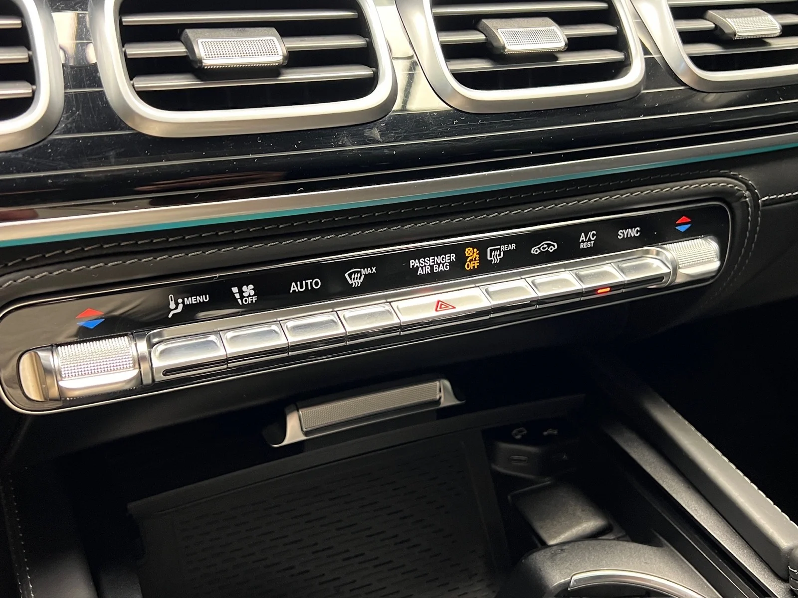 Used 2022 Cirrus Silver Metallic (922) Mercedes-Benz Mercedes-Maybach GLS 600 4MATIC® image 17