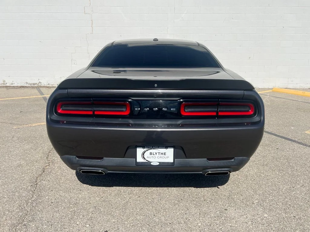 Used 2019 Gray Dodge SXT image 4