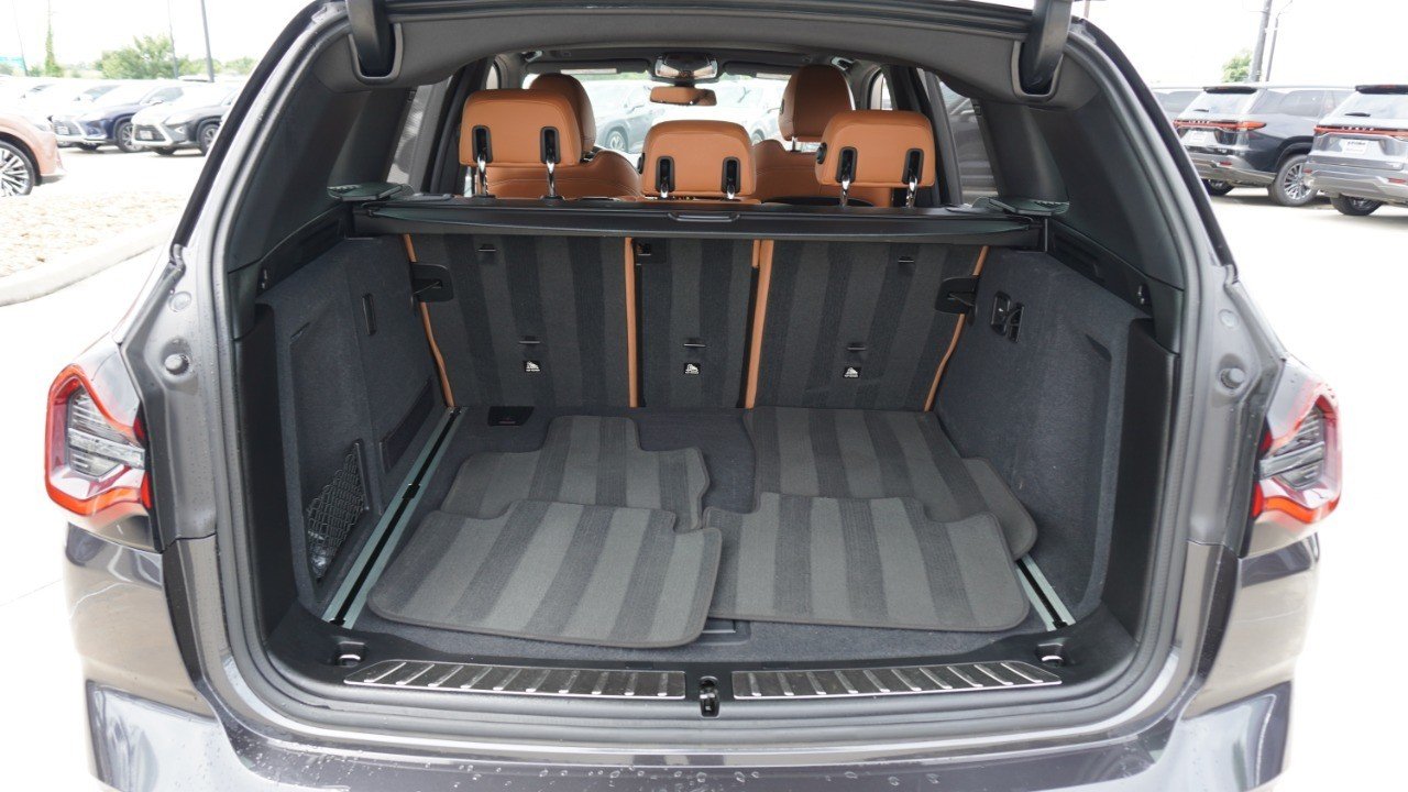 Used 2022 Gray BMW sDrive30i image 36