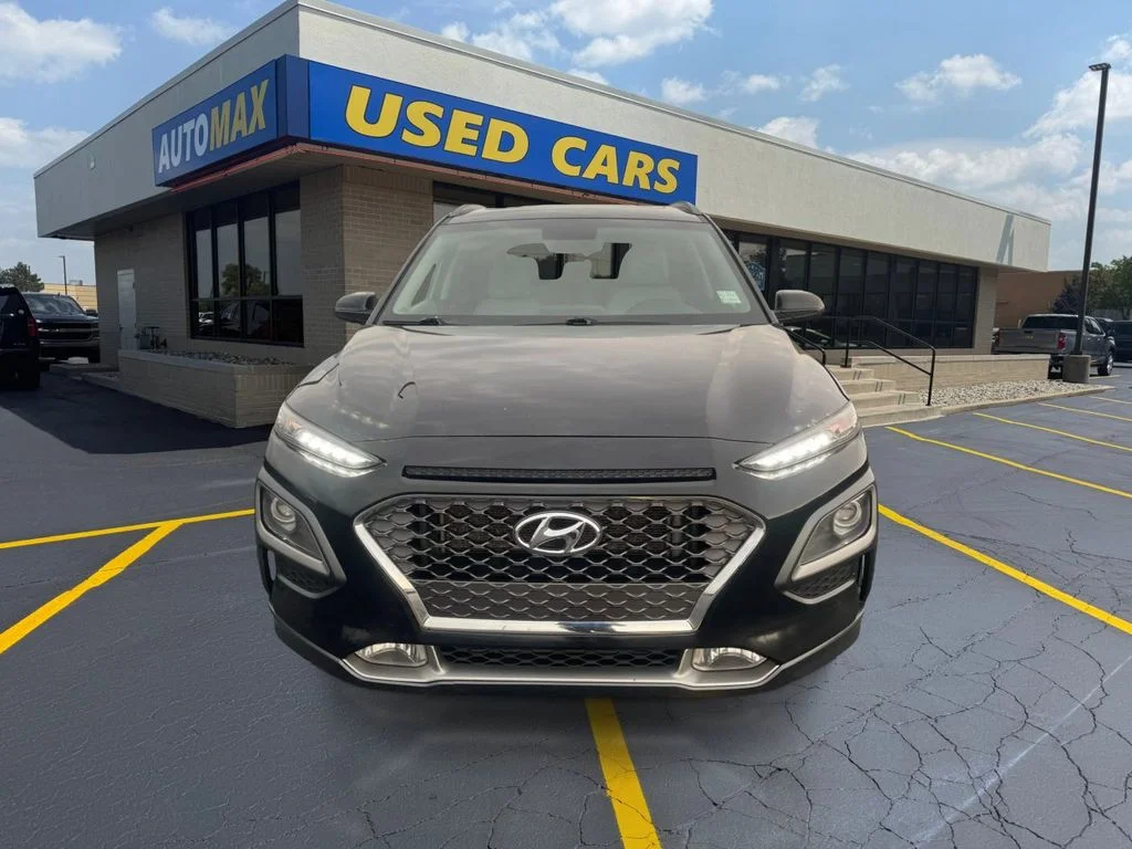 Used 2018 Ultra Black Hyundai Limited image 3