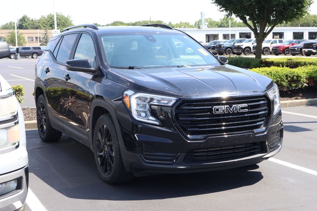Used 2023 Ebony Twilight Metallic GMC SLE image 3