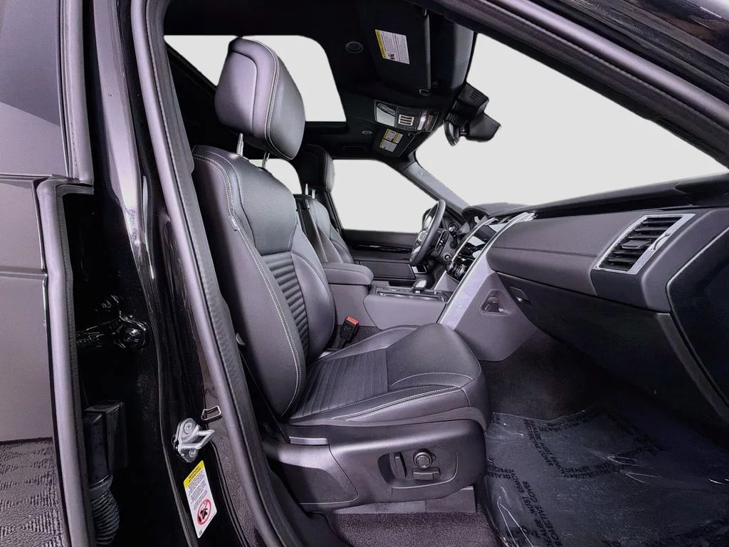 Certified Used 2025 Black Land Rover S image 31