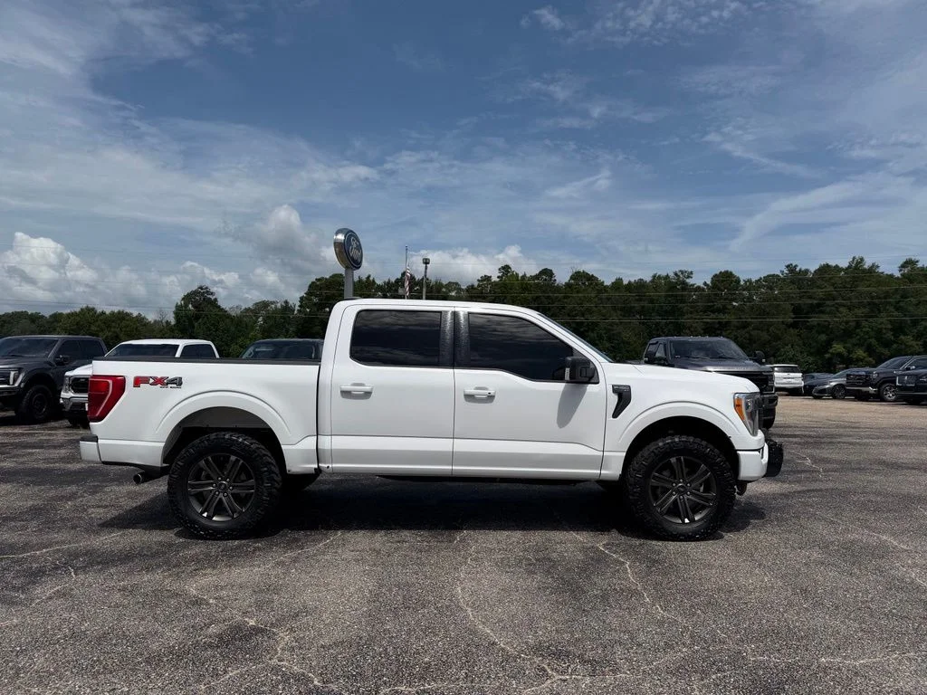 Used 2022 White Ford XLT image 18