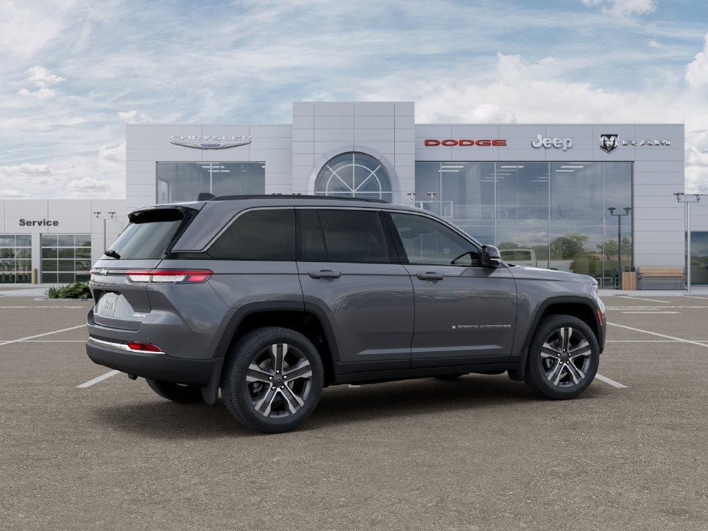 New 2027 Sting-Gray Clear-Coat Paint Jeep Limited image 4