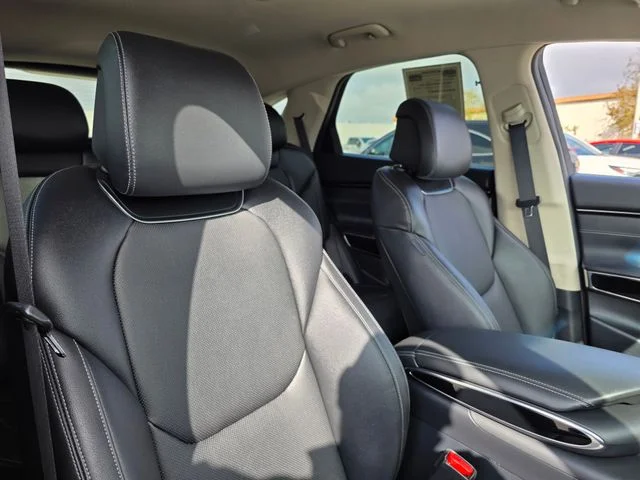 2025 GENESIS GV70 Standard - Photo 11