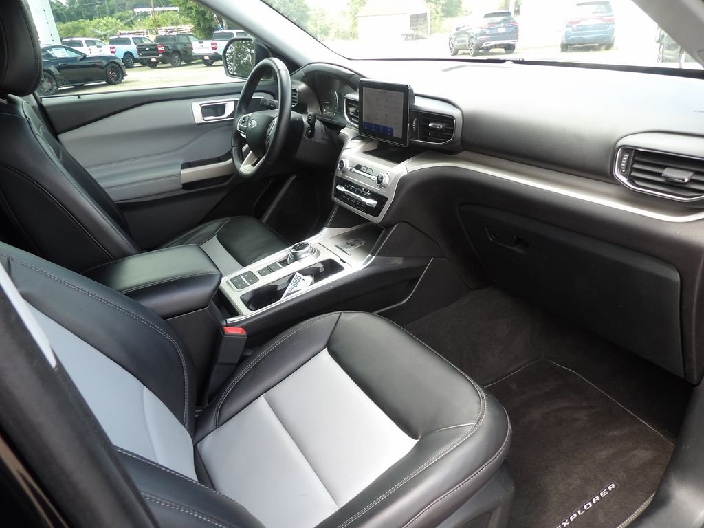 Used 2023 Black Metallic Ford XLT image 13