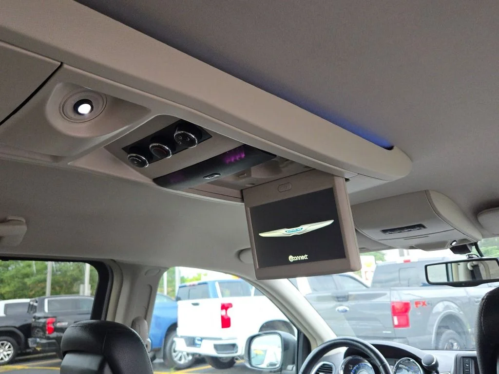 Used 2013 Silver Chrysler Touring-L image 11