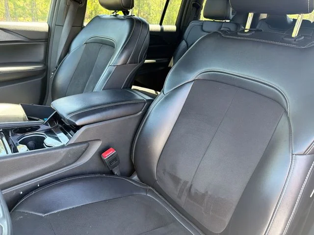 Used 2023 White Jeep Altitude image 14
