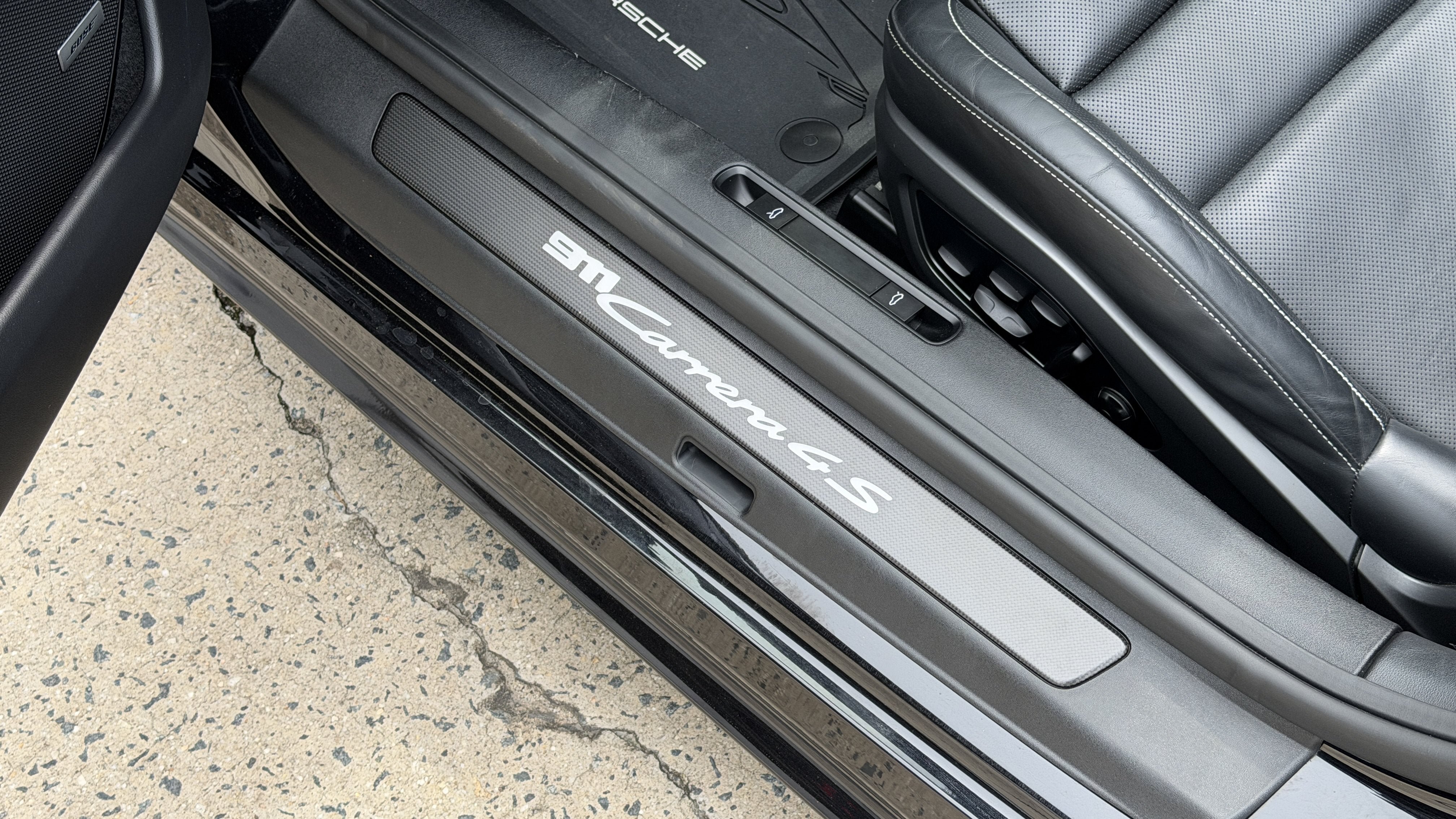 Used 2020 Black Porsche Carrera 4S Cabriolet image 14