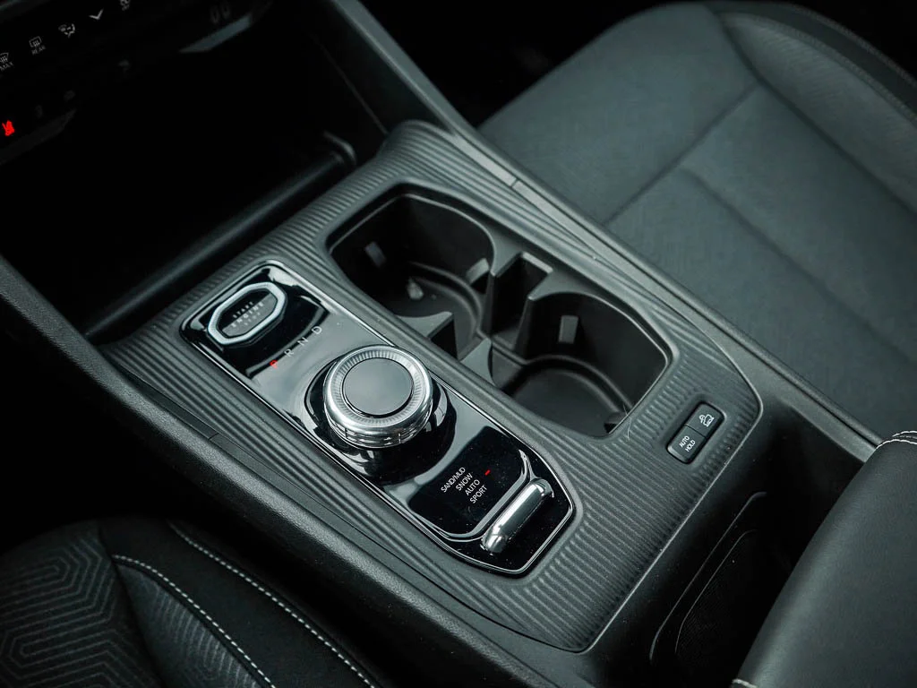 New 2026 Diamond Black Crystal Pearlcoat Jeep Laredo image 25