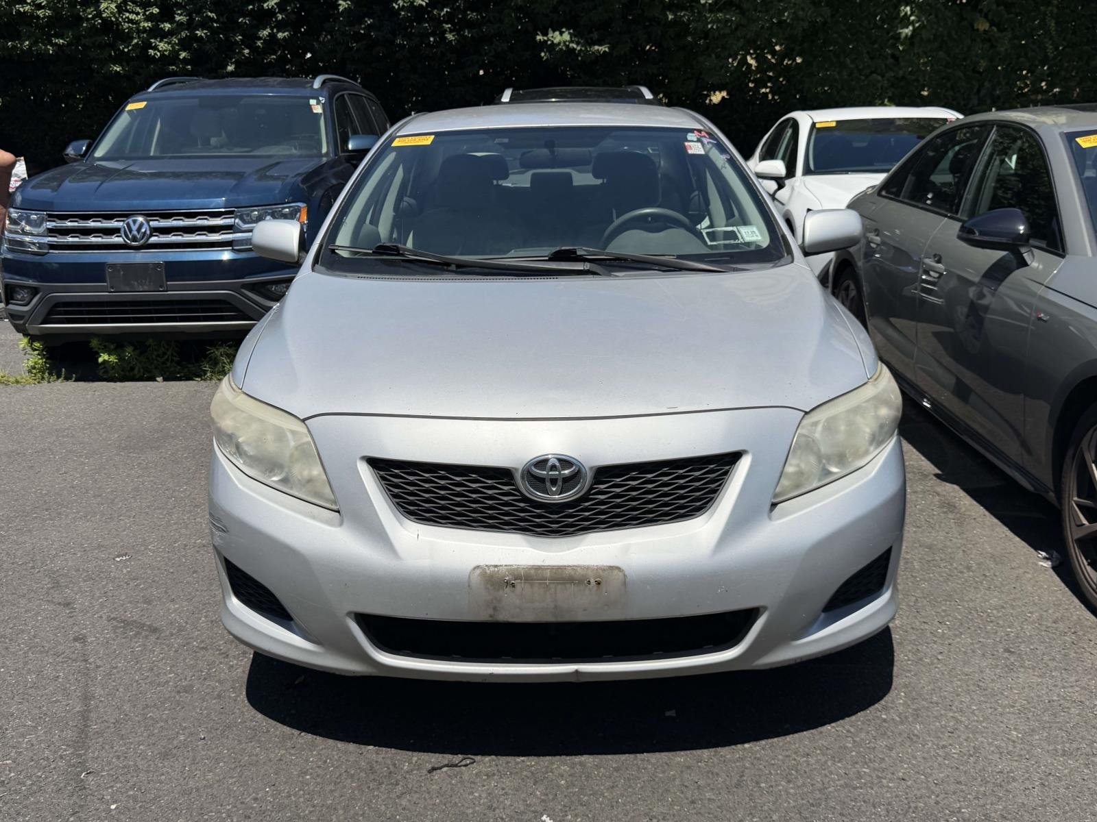Used 2009 Silver Toyota 4dr Sdn Auto LE (Natl) image 2