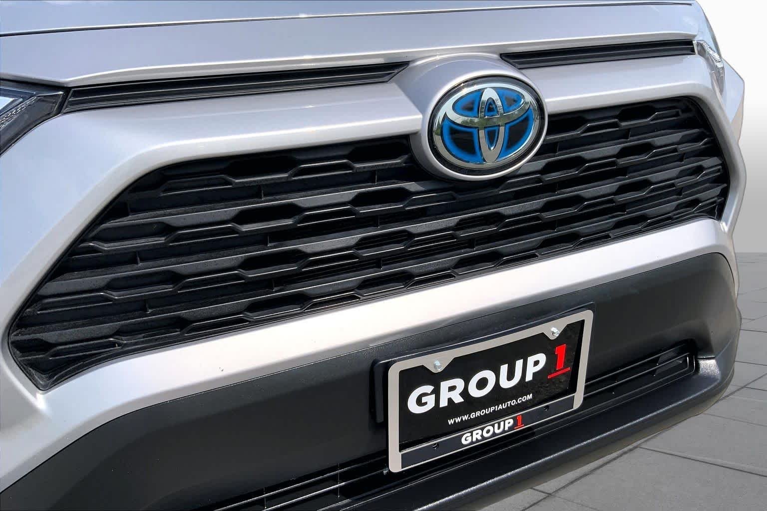 Used 2024 Silver Sky Metallic Toyota Hybrid XLE image 29