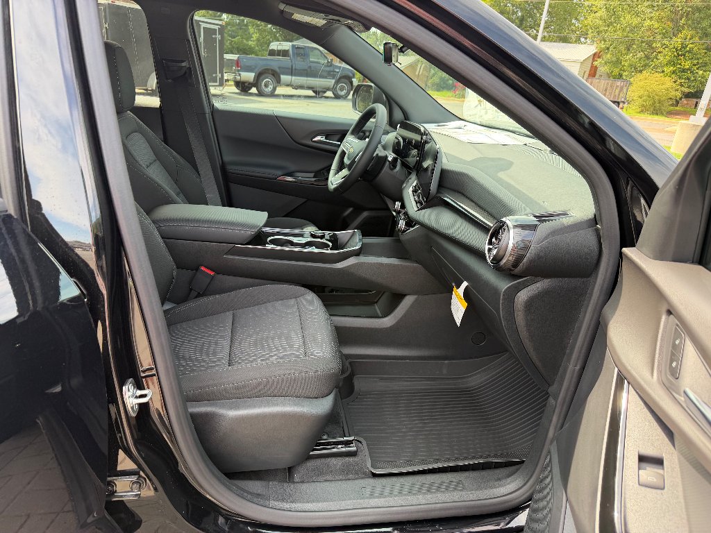 2027 Chevrolet Equinox LT - Photo 20
