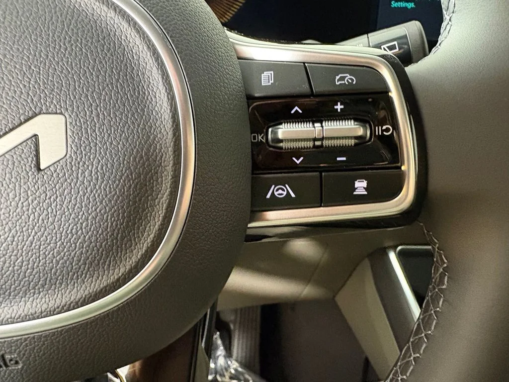 New 2026 Ceramic Silver Kia EX image 24