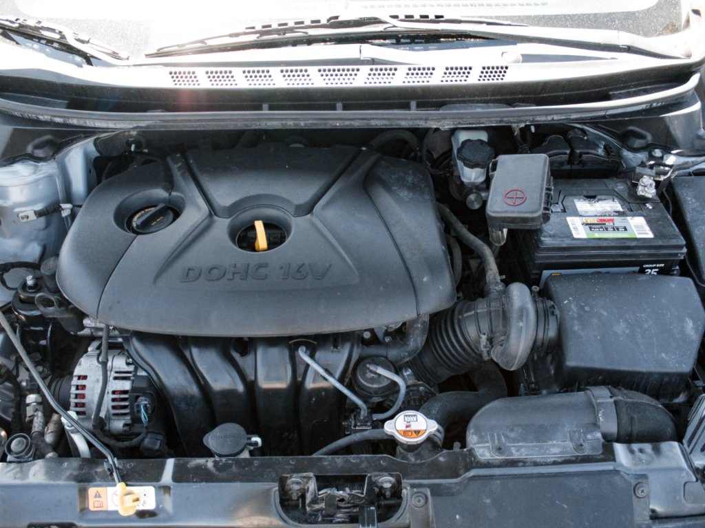 Used 2015 Shale Gray Metallic Hyundai SE image 26
