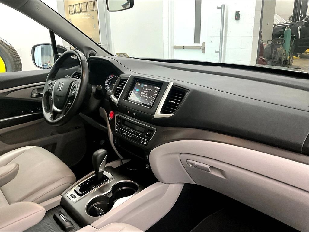 Used 2019 Gray Honda RTL image 14