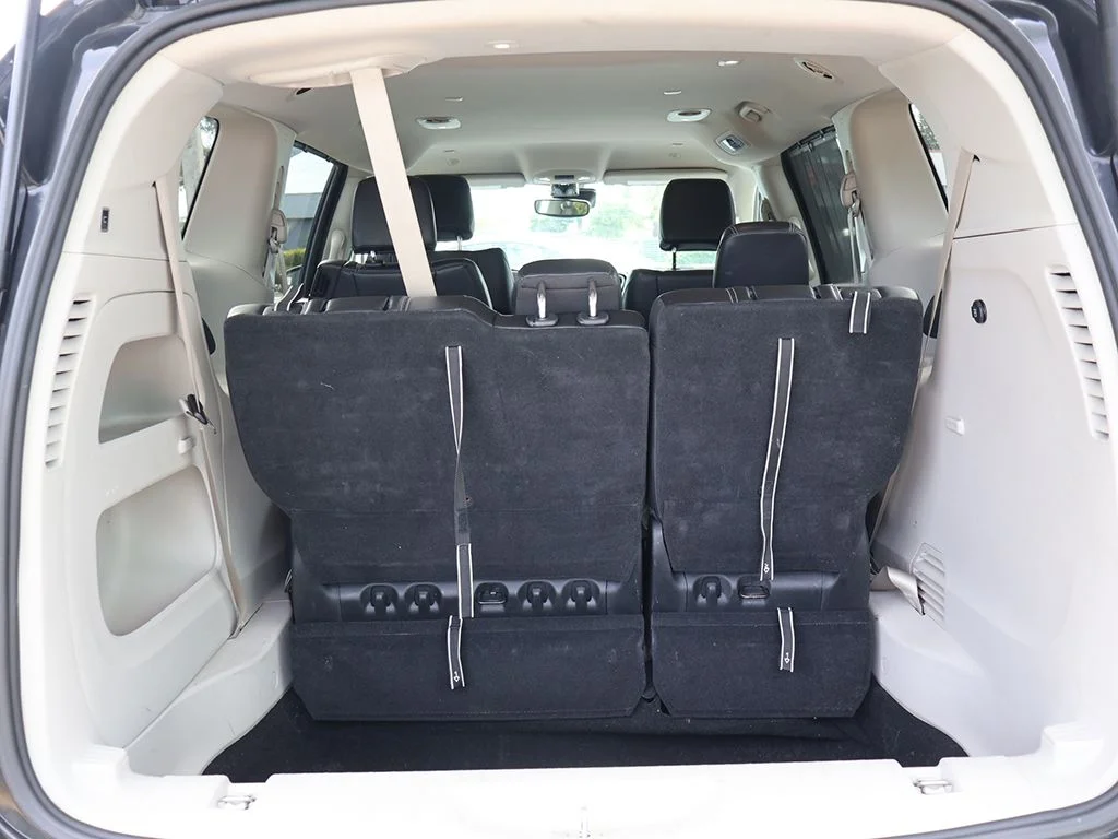 Used 2023 Black Chrysler Touring L image 17