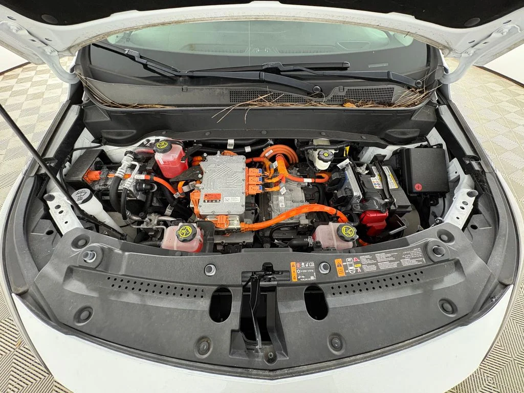 Used 2023 White Chevrolet Premier image 32