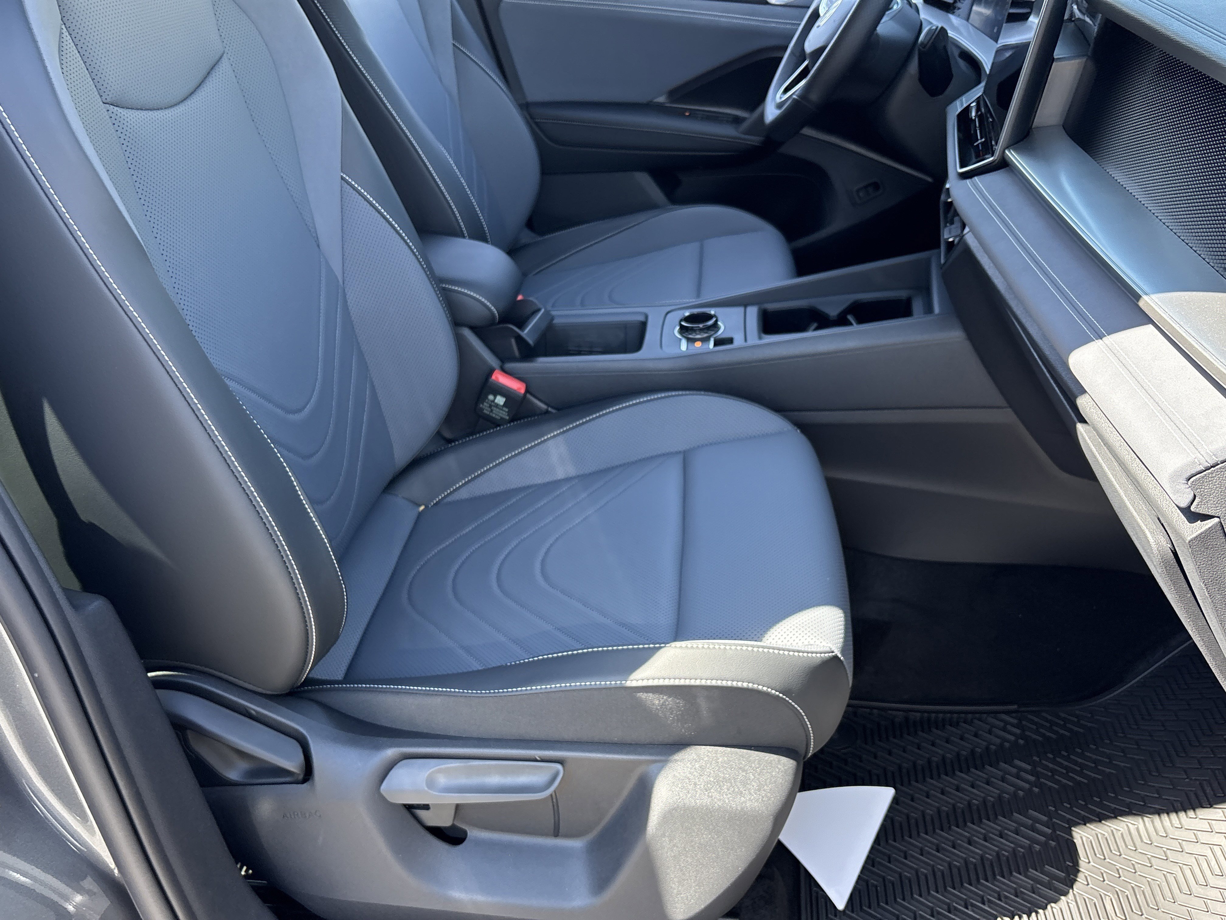 New 2026 Platinum Gray Metallic Volkswagen SE R-Line Black image 7