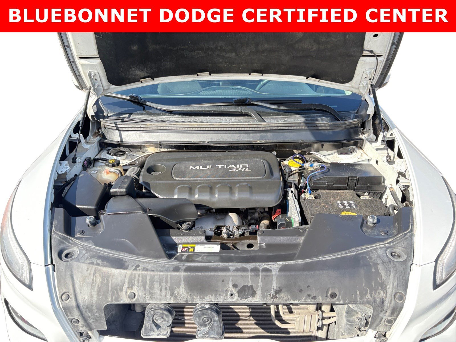 Used 2017 Bright White Clearcoat Jeep Latitude image 24